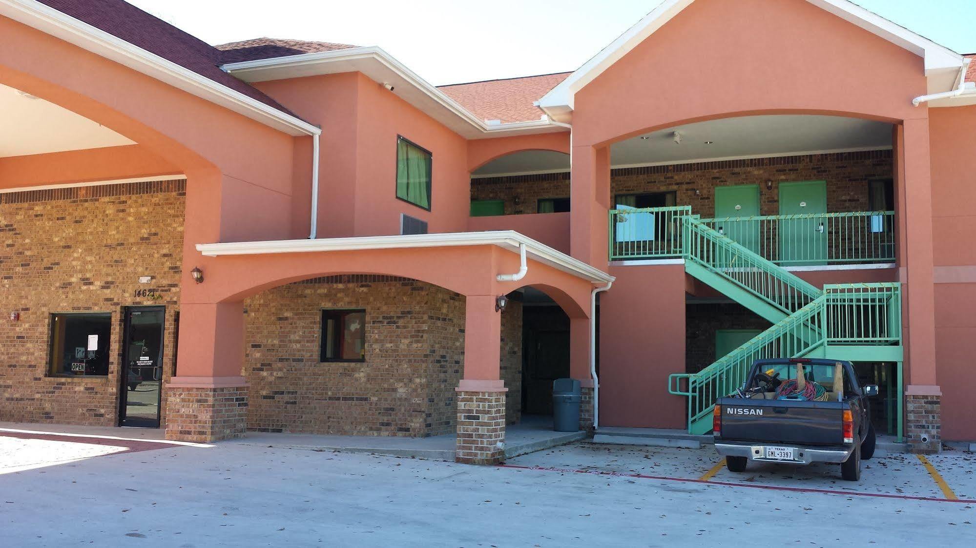 Classic Inn & Suites Humble Exterior photo